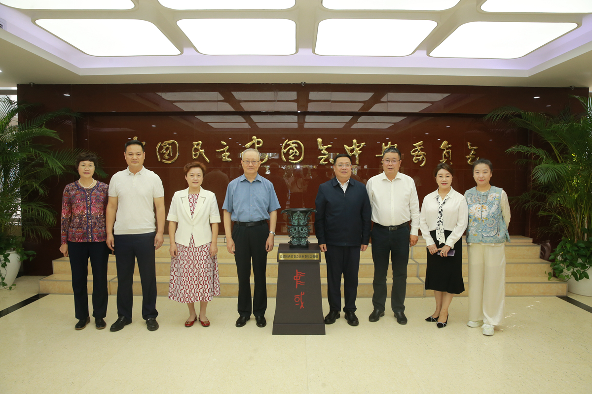 李世杰會(huì)見民建陜西省委主委李忠...